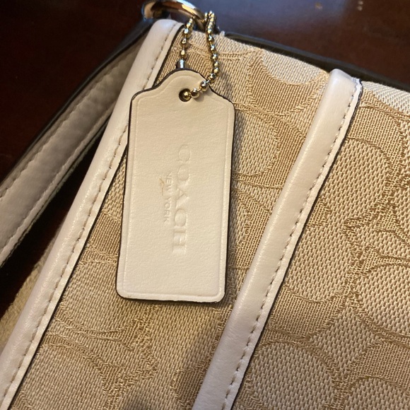 Signature Jacquard Crossbody Khaki - Picture 10 of 16